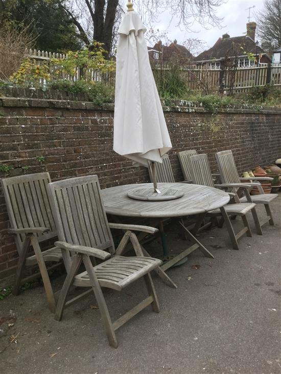 Circular garden table, chairs & parasol